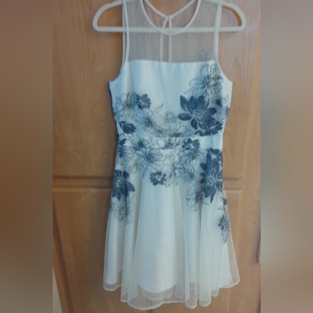 Beautiful Gabby Skye cocktail dress NWOT